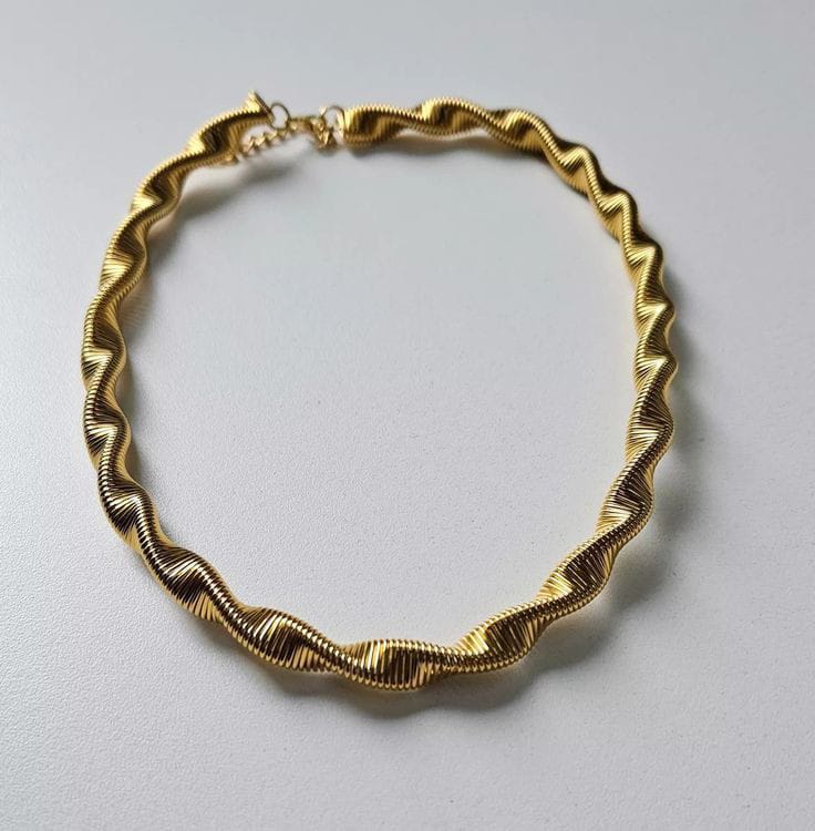 Wavy Wire Choker