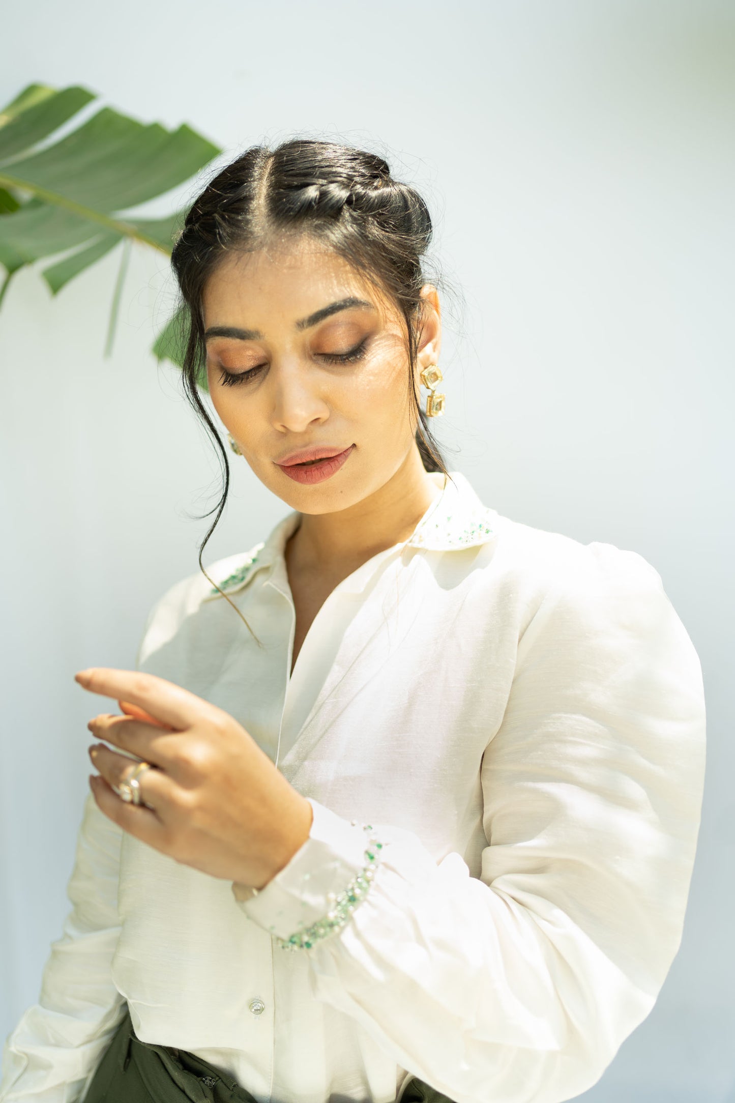 WHITE PEARL DETAILED SHIRT