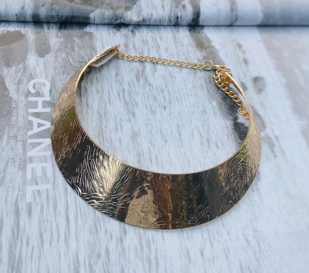 Sun-Dappled Statement Choker