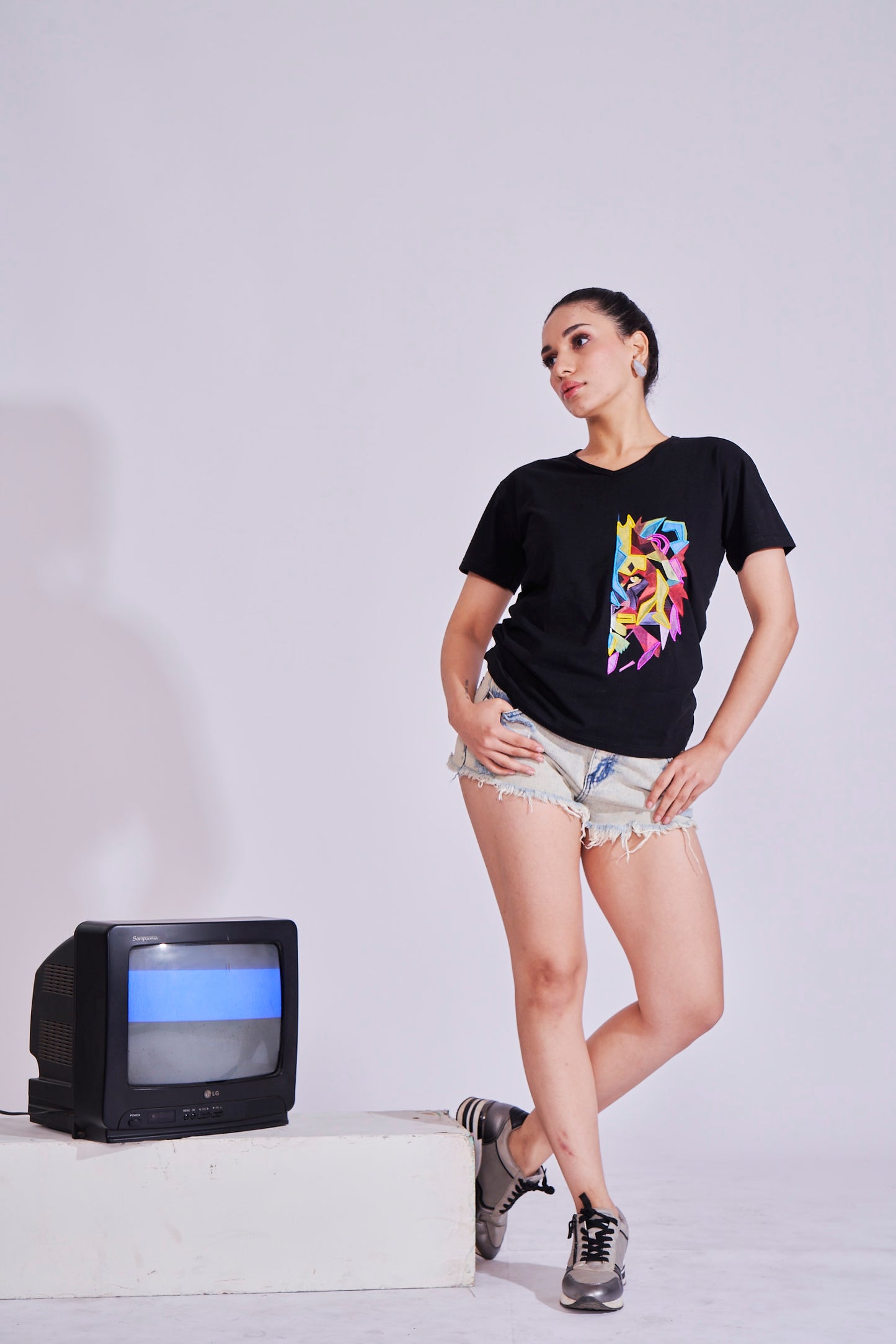 LION HAND PAINTED T-SHIRT