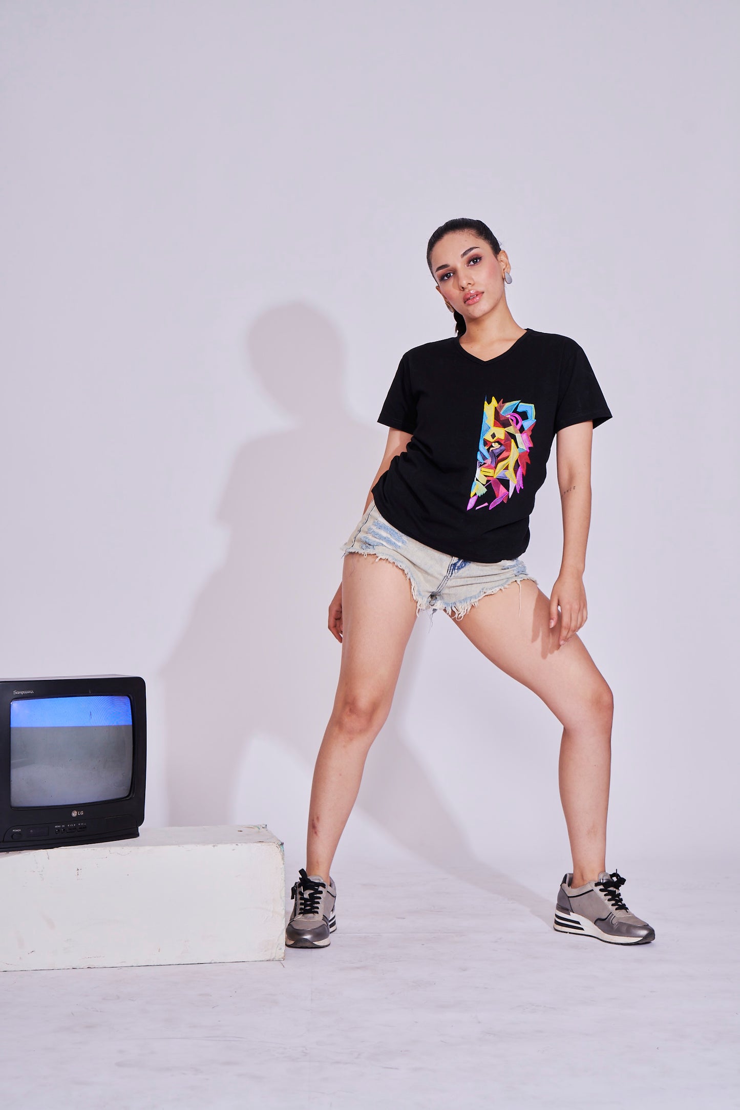 LION HAND PAINTED T-SHIRT