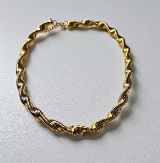 Wavy Wire Choker
