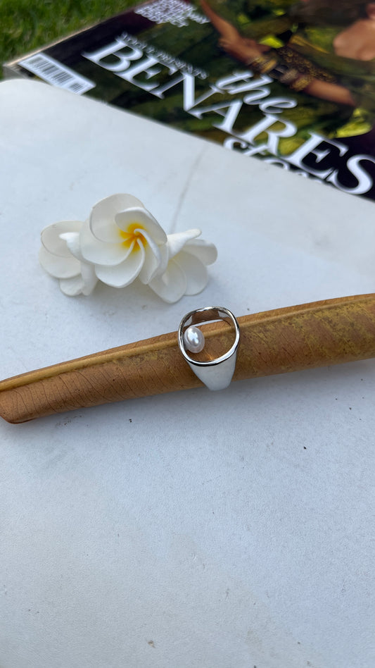 Elegant Pearl Embrace Ring