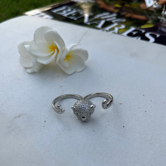 Sparkling Panther Two-Finger Ring
