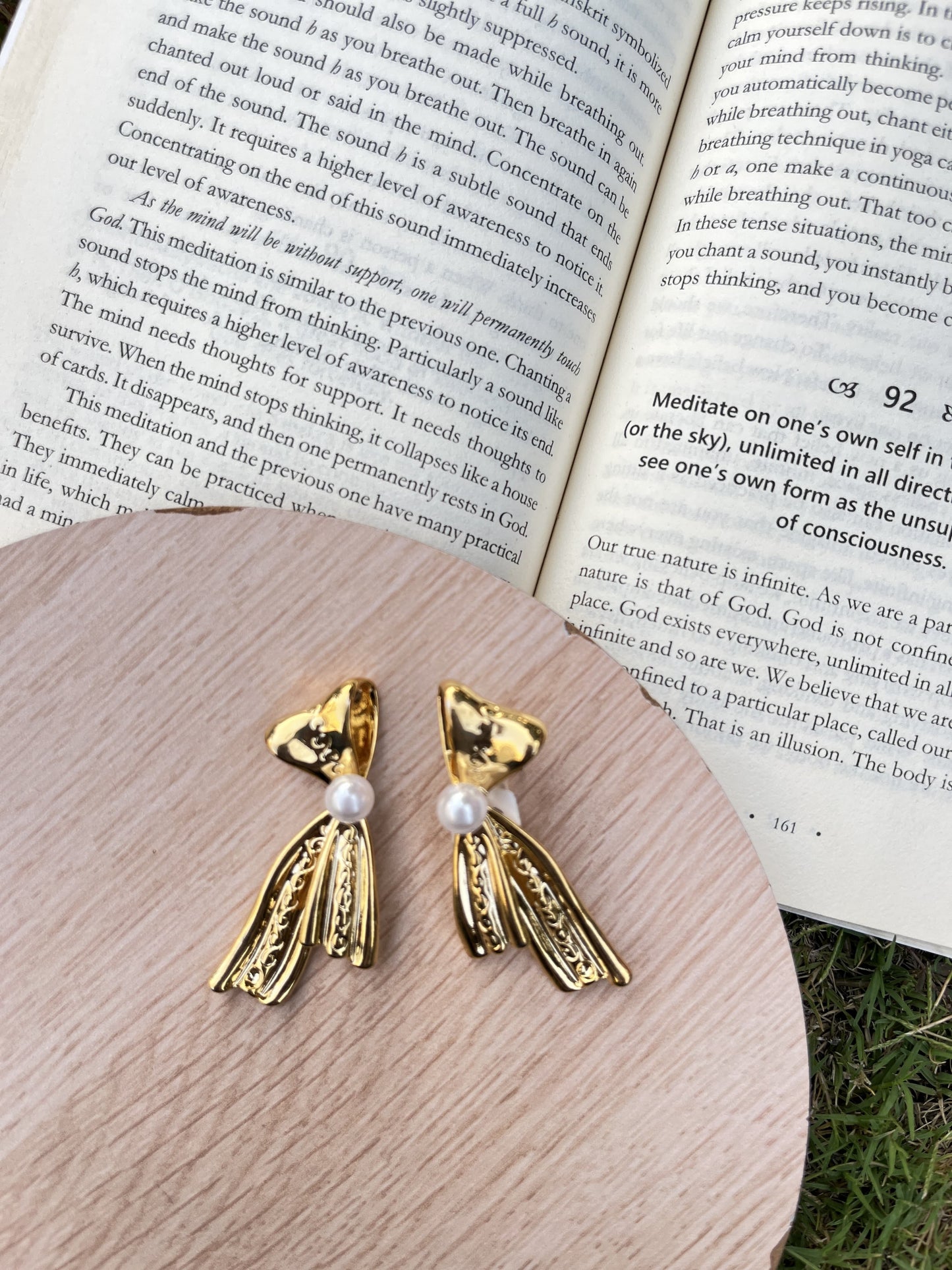 Bow Pearl Earrings