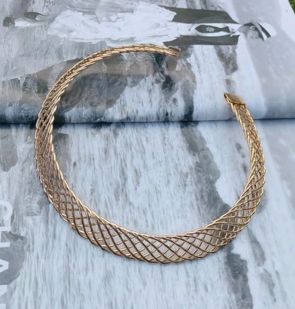 The Golden Lattice Choker
