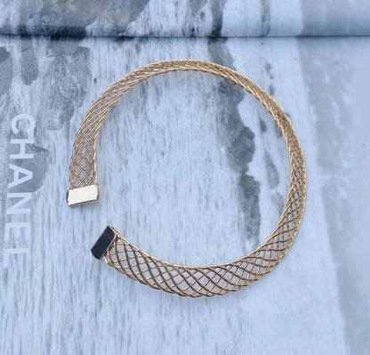 The Golden Lattice Choker