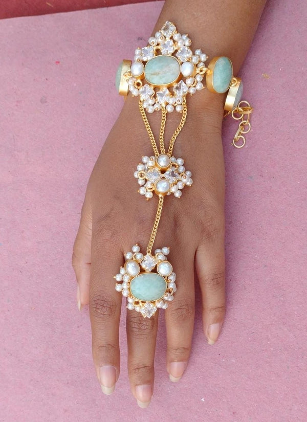 Mint Gem & Pearl Finger Bracelet