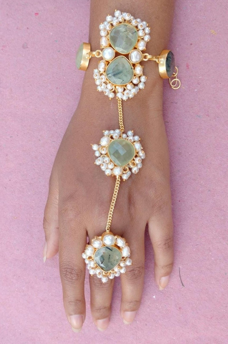 Gray Gem & Pearl Hand Harness