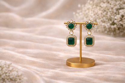 Emerald Kundan Clutch & Drop Earrings Set