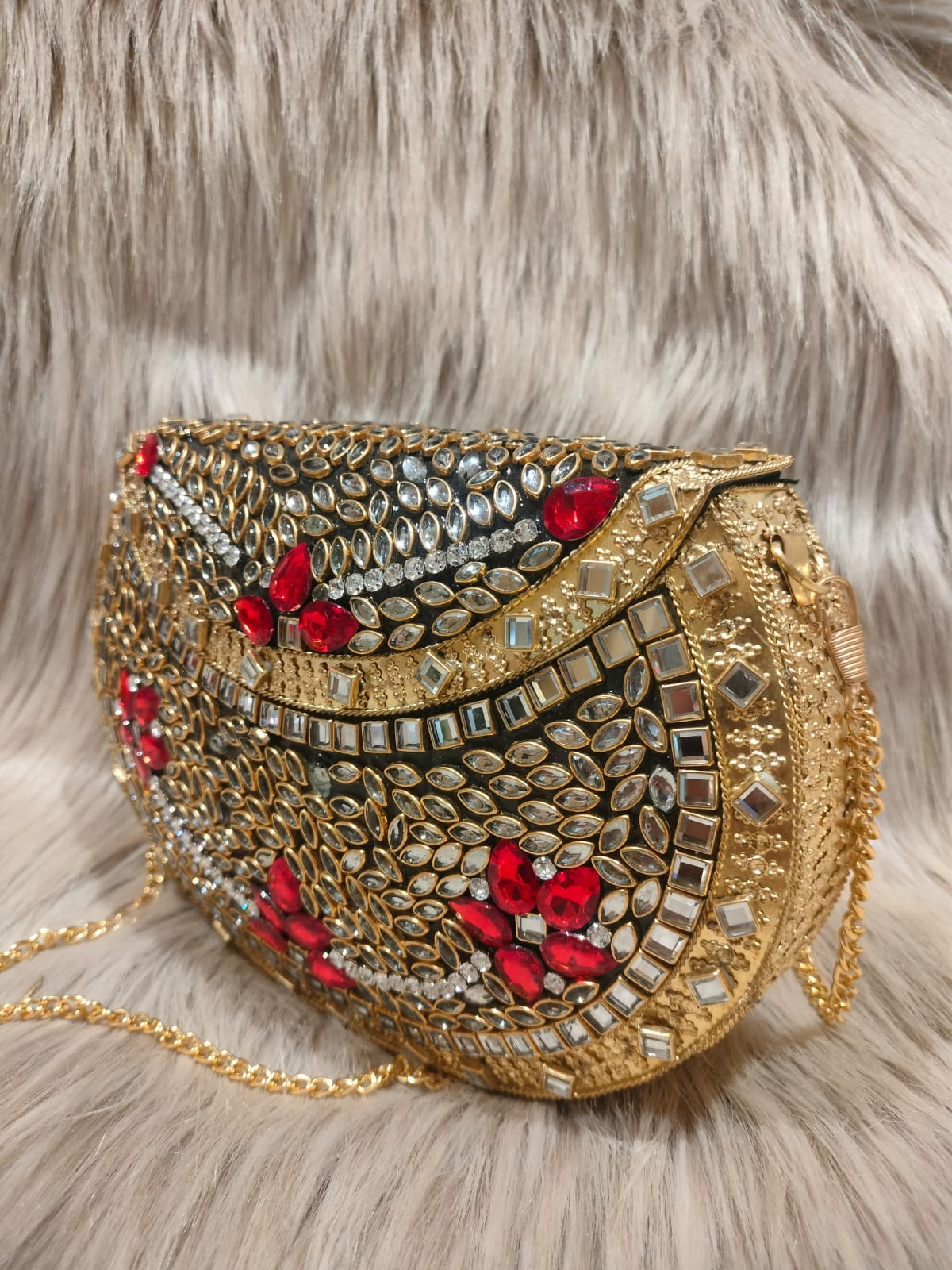 Zyraah Ruby clutch (big)