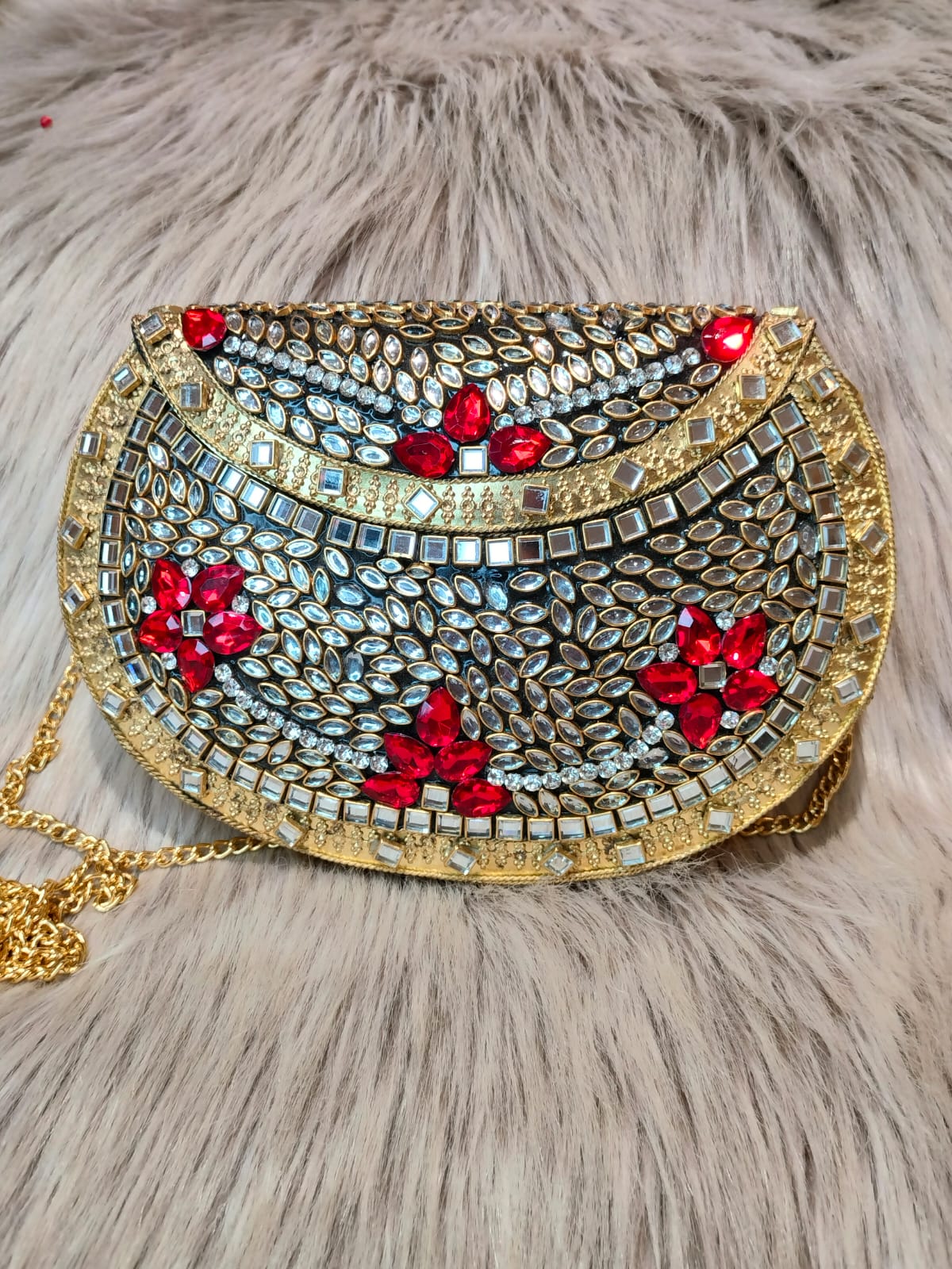 Zyraah Ruby clutch (big)